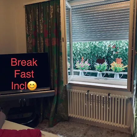 Flat&breakfast At 10 Steps From Lake Life! *
